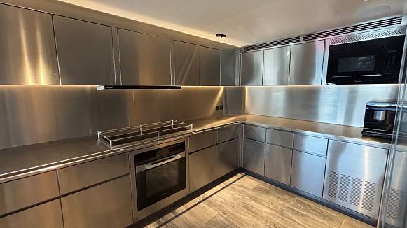 MAJESTY 112 TERRACE yacht