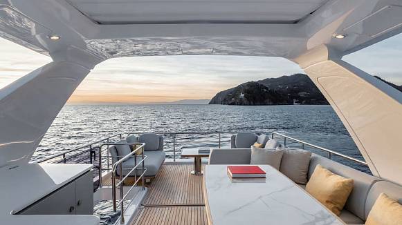 AZIMUT 60 FLY yacht