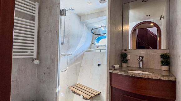 DE ALM DELFINO 60 yacht