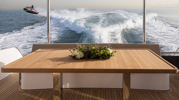 Majesty 62 yacht