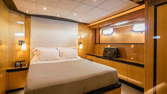 CAN'T REMEMBER yacht