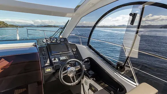 GALEON 305 HTS yacht