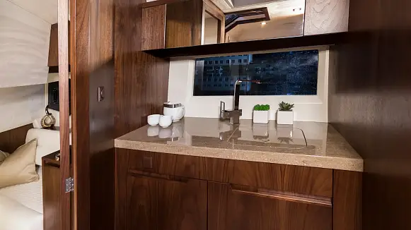 GALEON 365 HTS yacht