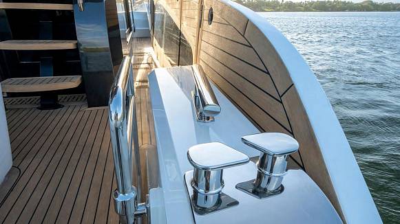 GALEON 520 FLY yacht