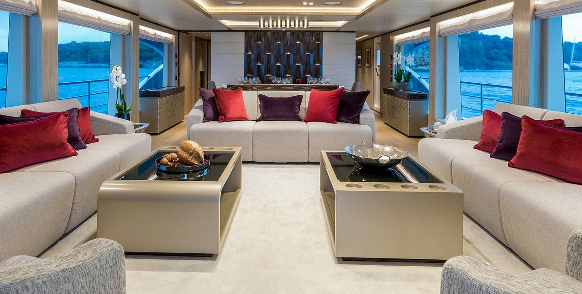 Majesty 100 yacht