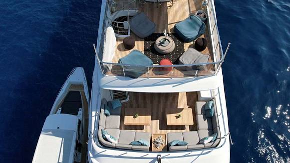 AWAY yacht