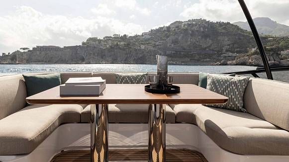 Azimut Magellano 60 yacht