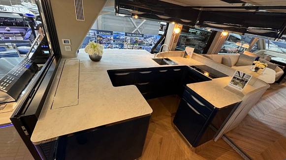 GALEON 640 FLY yacht