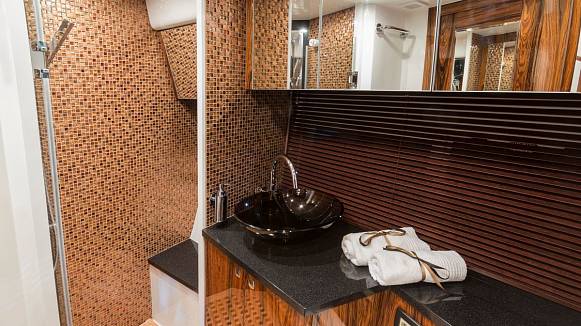 GALEON 550 FLY yacht