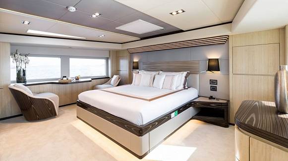 MIA yacht