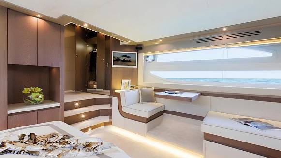 DOMINATOR 640 S yacht