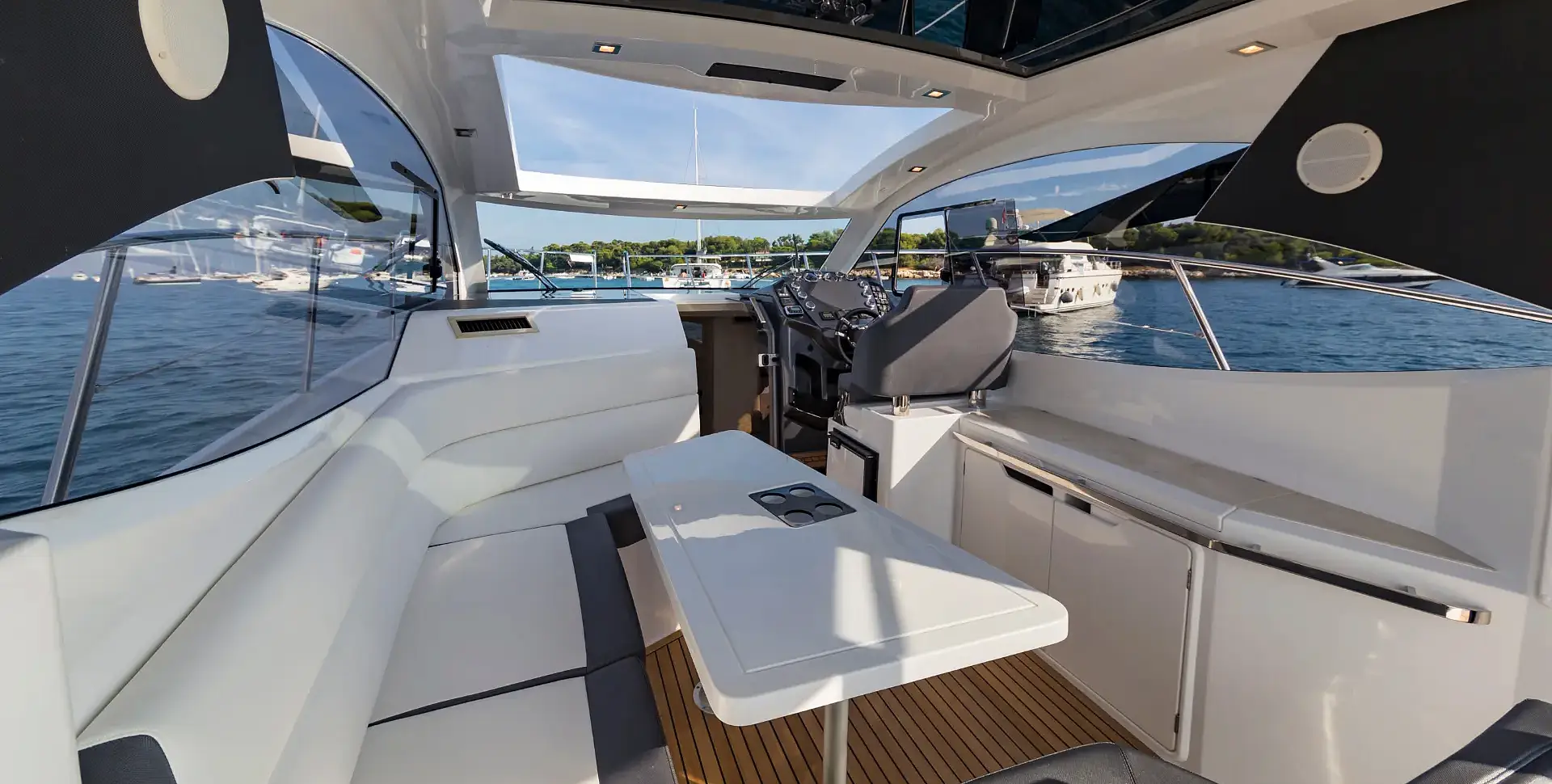 GALEON 365 HTS yacht