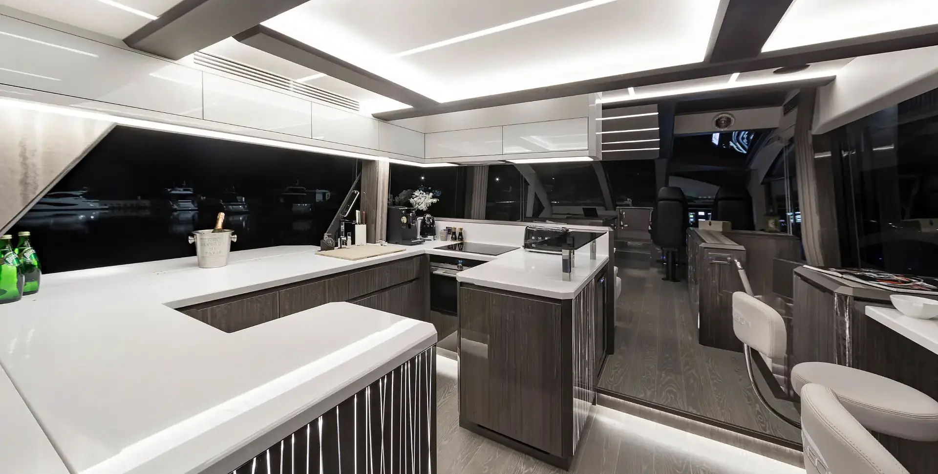 GALEON 650 SKY yacht