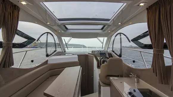 GALEON 310 HTC yacht