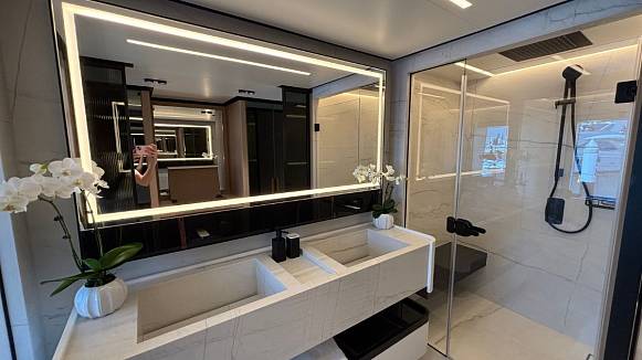 MAJESTY 112 TERRACE yacht