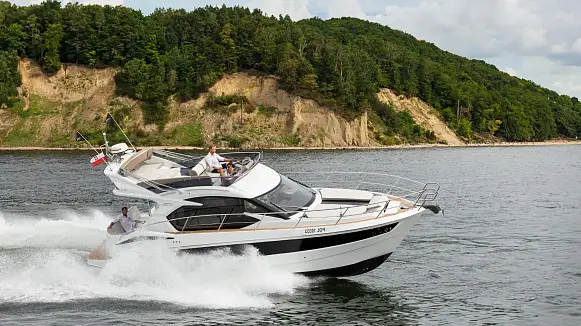 GALEON 360 FLY yacht