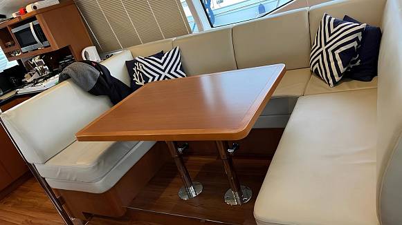 AQUILA 44 POWERCAT yacht