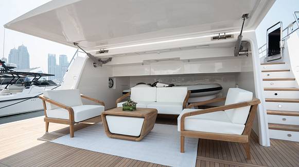 NOMAD 101 yacht