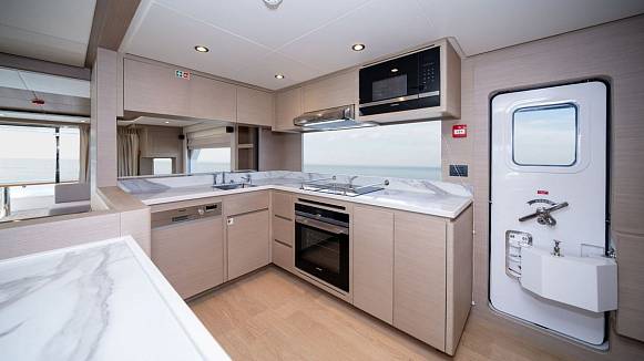 NOMAD 75 SUV yacht