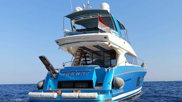 PRESTIGE 620 yacht