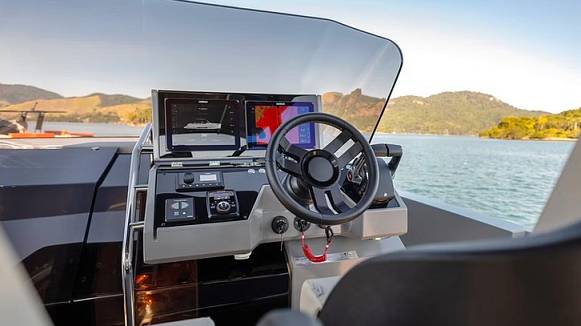  DE ANTONIO D32 yacht