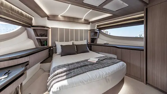 GALEON 560 FLY yacht
