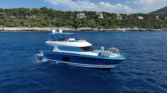 PRESTIGE 620 yacht