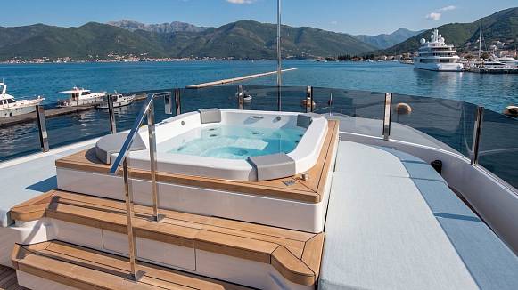 ALBUS yacht