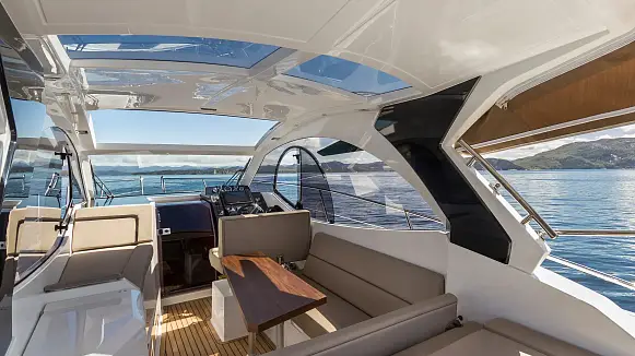 GALEON 305 HTS yacht