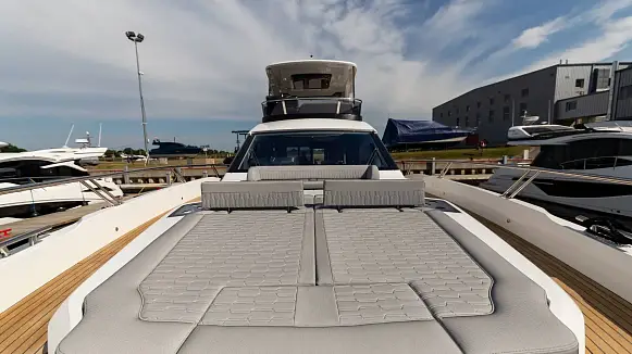 GALEON 560 FLY yacht