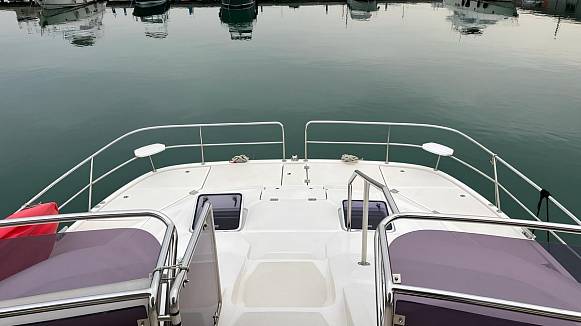 AQUILA 44 POWERCAT yacht