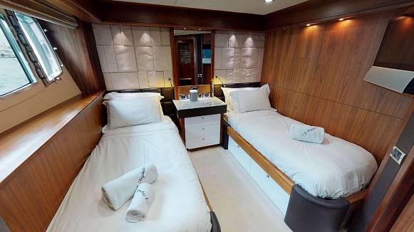 SHE GOT THE HOUSE yacht