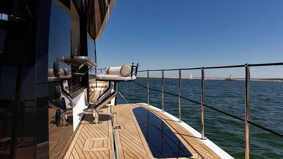 GALEON 620 FLY yacht