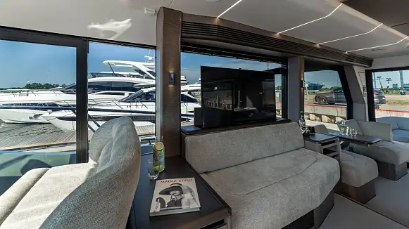 GALEON 560 FLY yacht