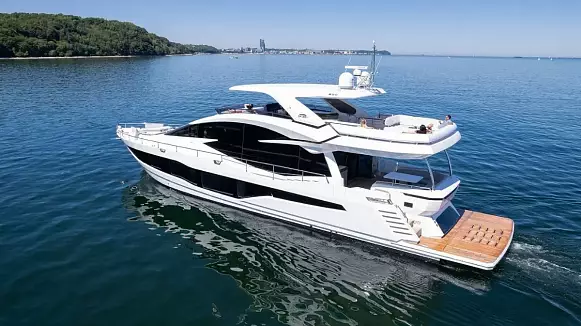 GALEON 800 FLY yacht