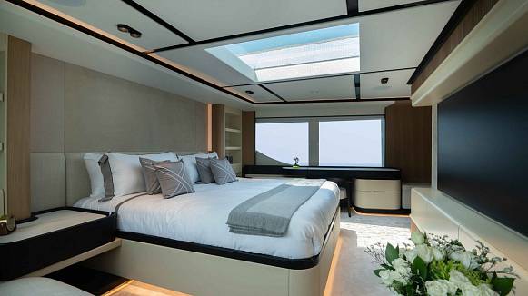 MAJESTY 111 yacht