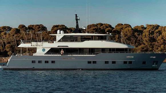 Nomad 95 SUV yacht