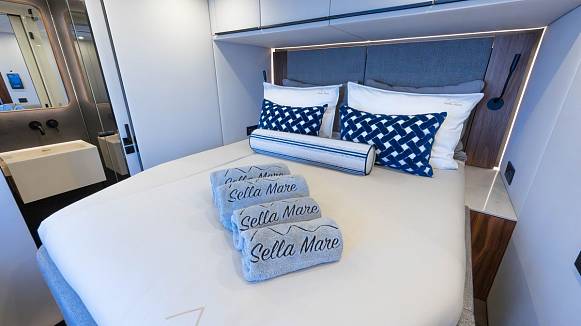 SUNREEF 60 SAILING yacht