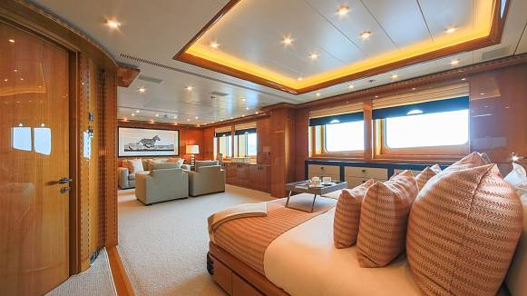 AHS yacht