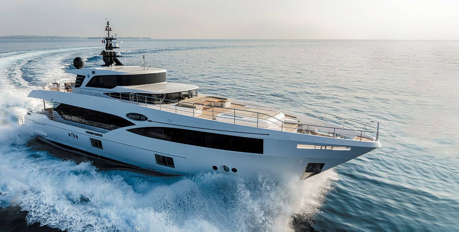 Majesty 100 yacht