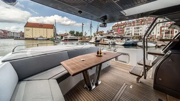 GALEON 700 SKY yacht