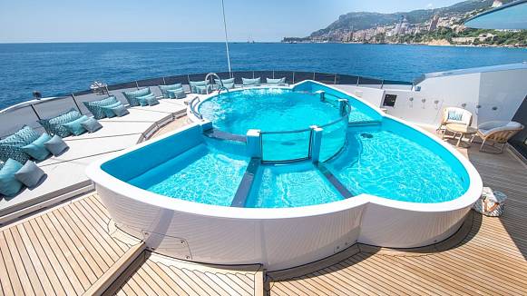 AHS yacht