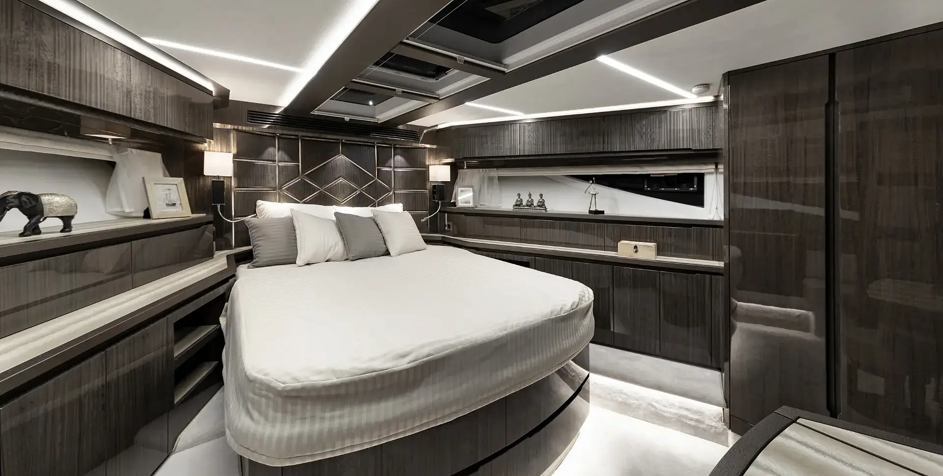 GALEON 650 SKY yacht