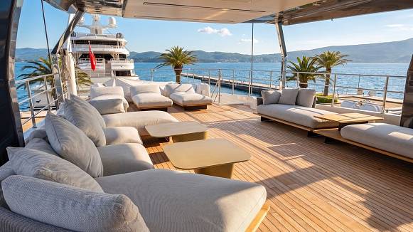 ALBUS yacht