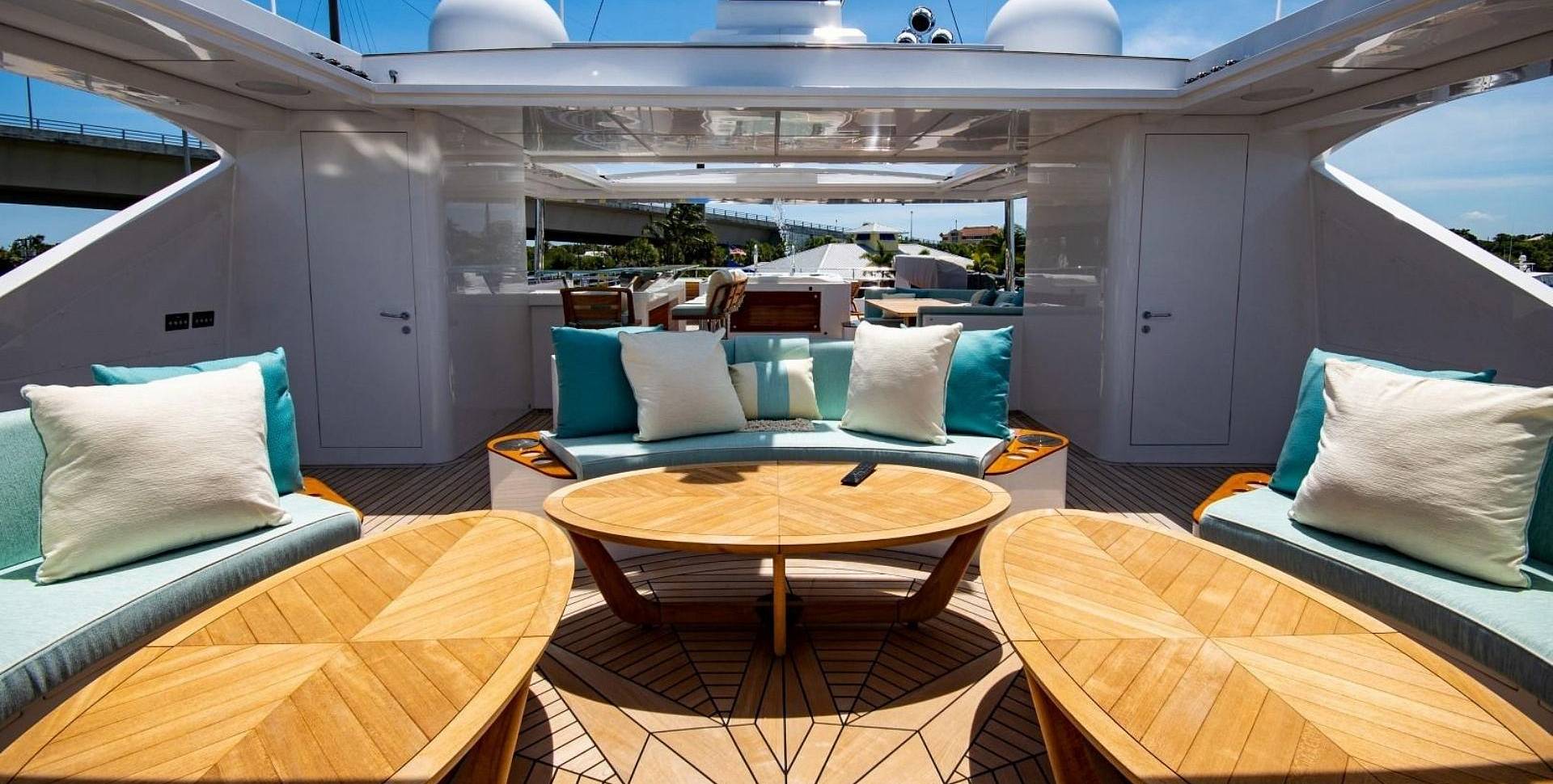 Majesty 140 yacht