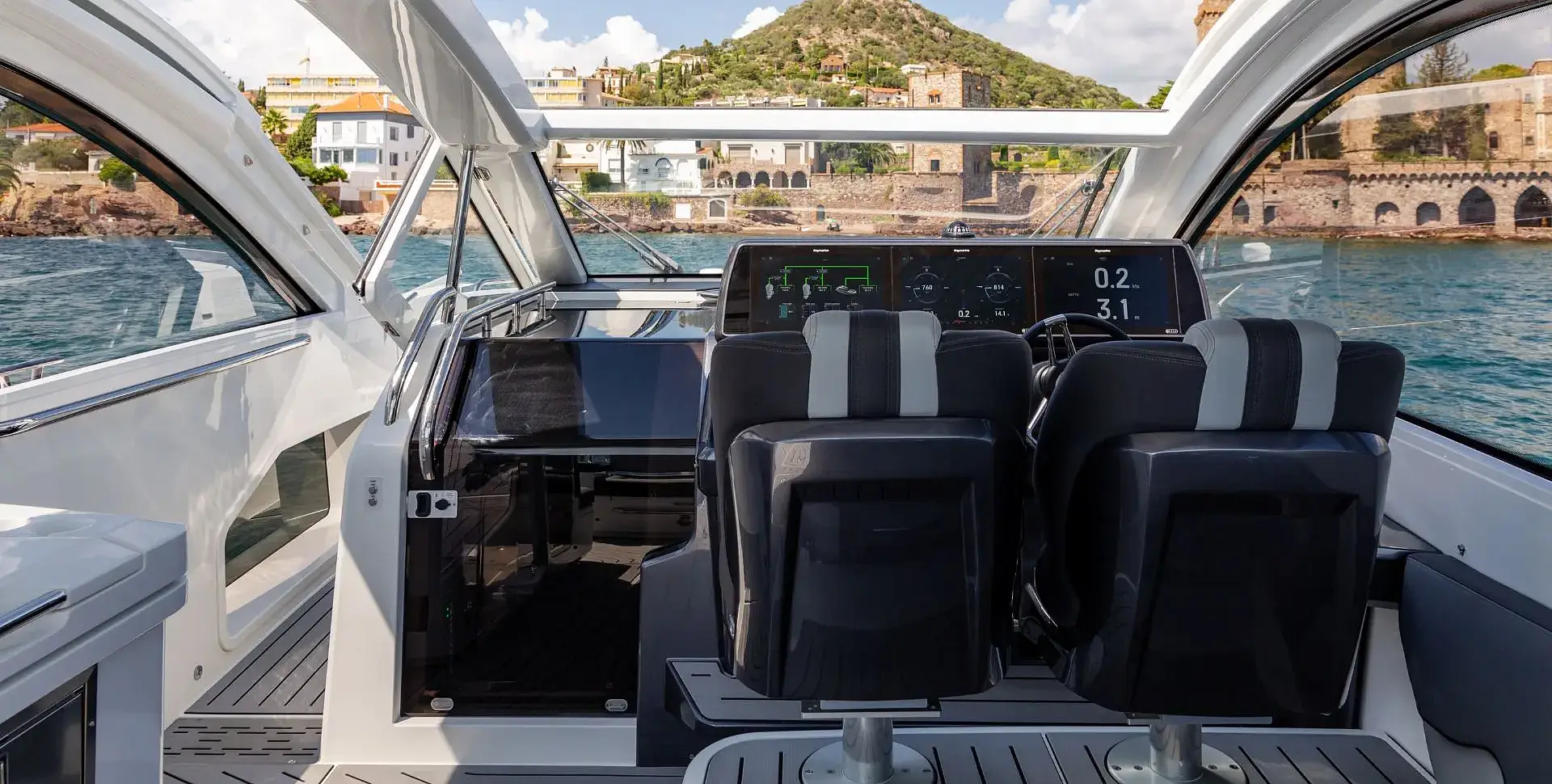 Galeon 375 GTO yacht