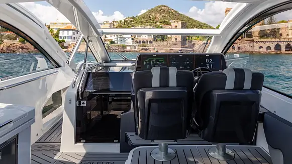 Galeon 375 GTO yacht