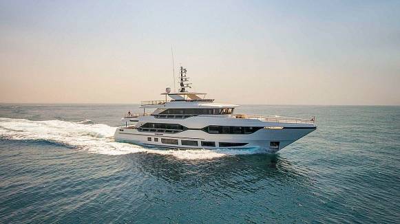 MAJESTY 120 yacht