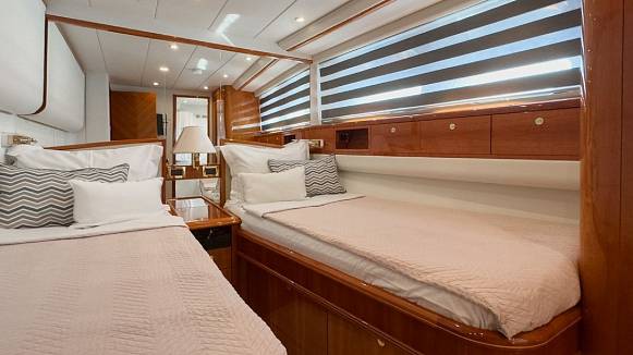 GUY COUACH 2800  yacht