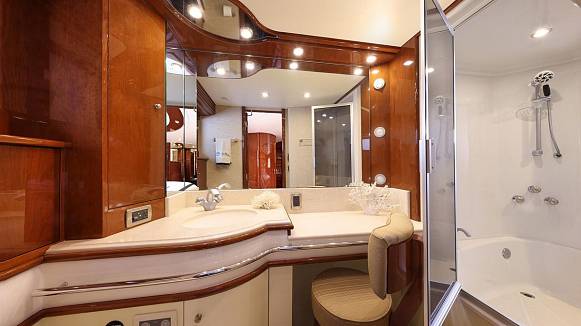 MARQUIS 690 FLY yacht